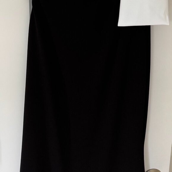 Satin Bow One Shoulder Scuba Crepe Sleeveless Mermaid Gown - Picture 4 of 7